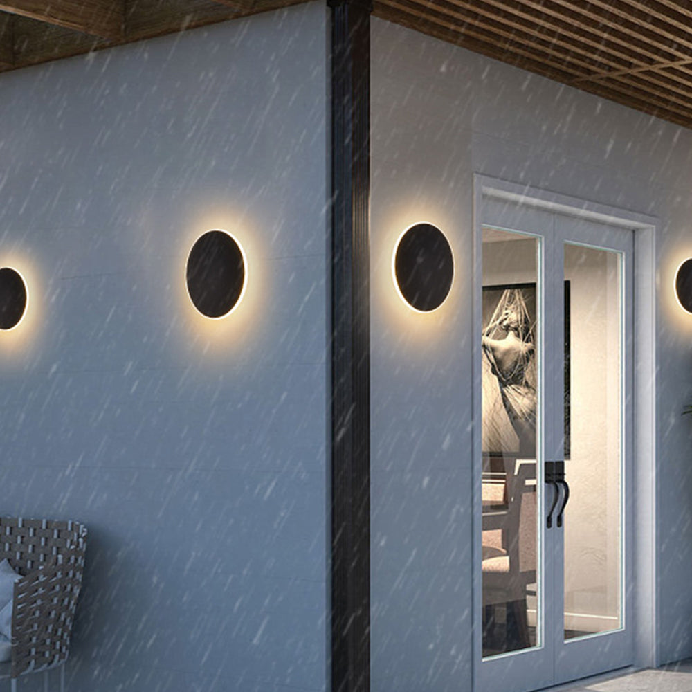 Minimalist Round Metal LED Outdoor Wall Light - Cueteks