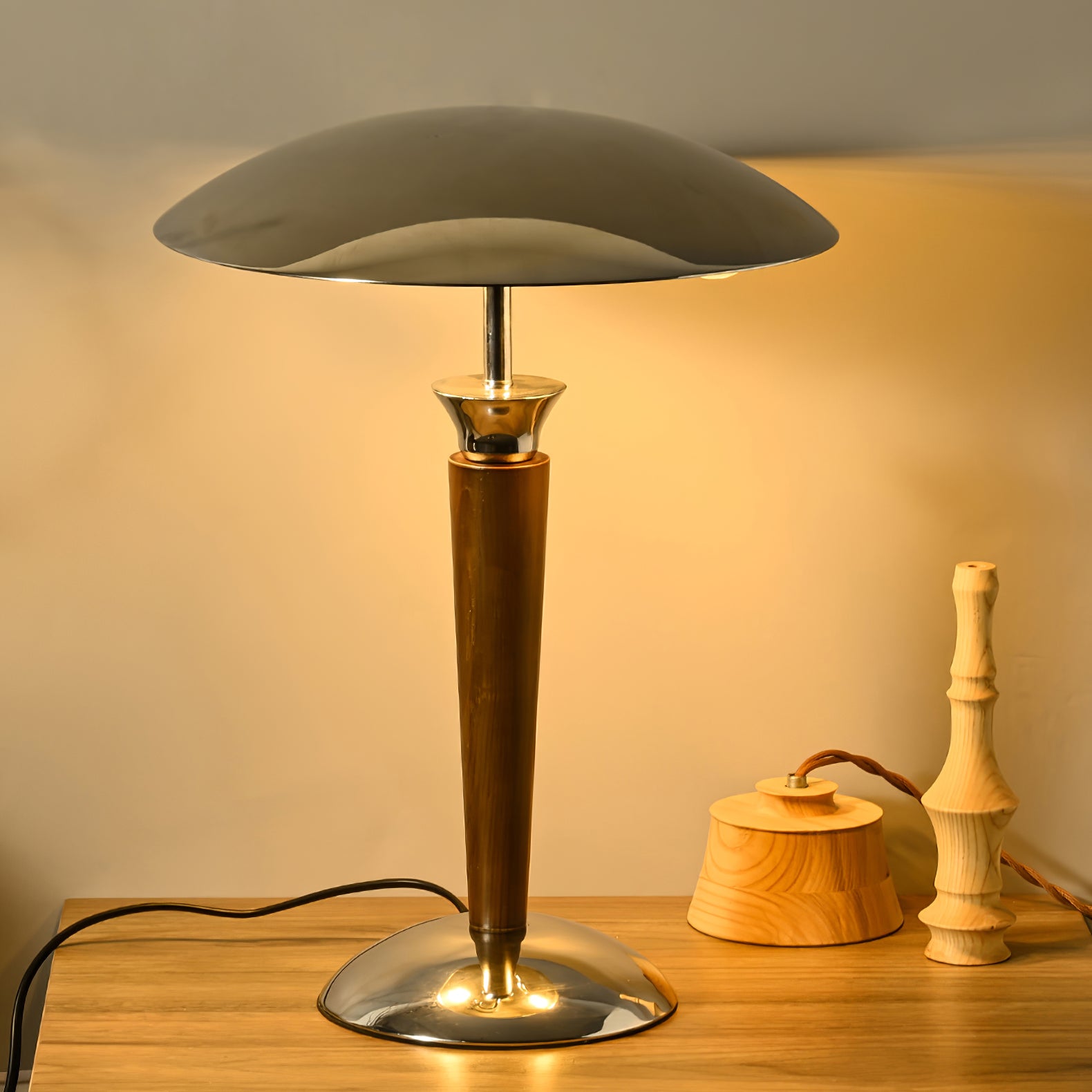Helmet Table Lamp - Cueteks