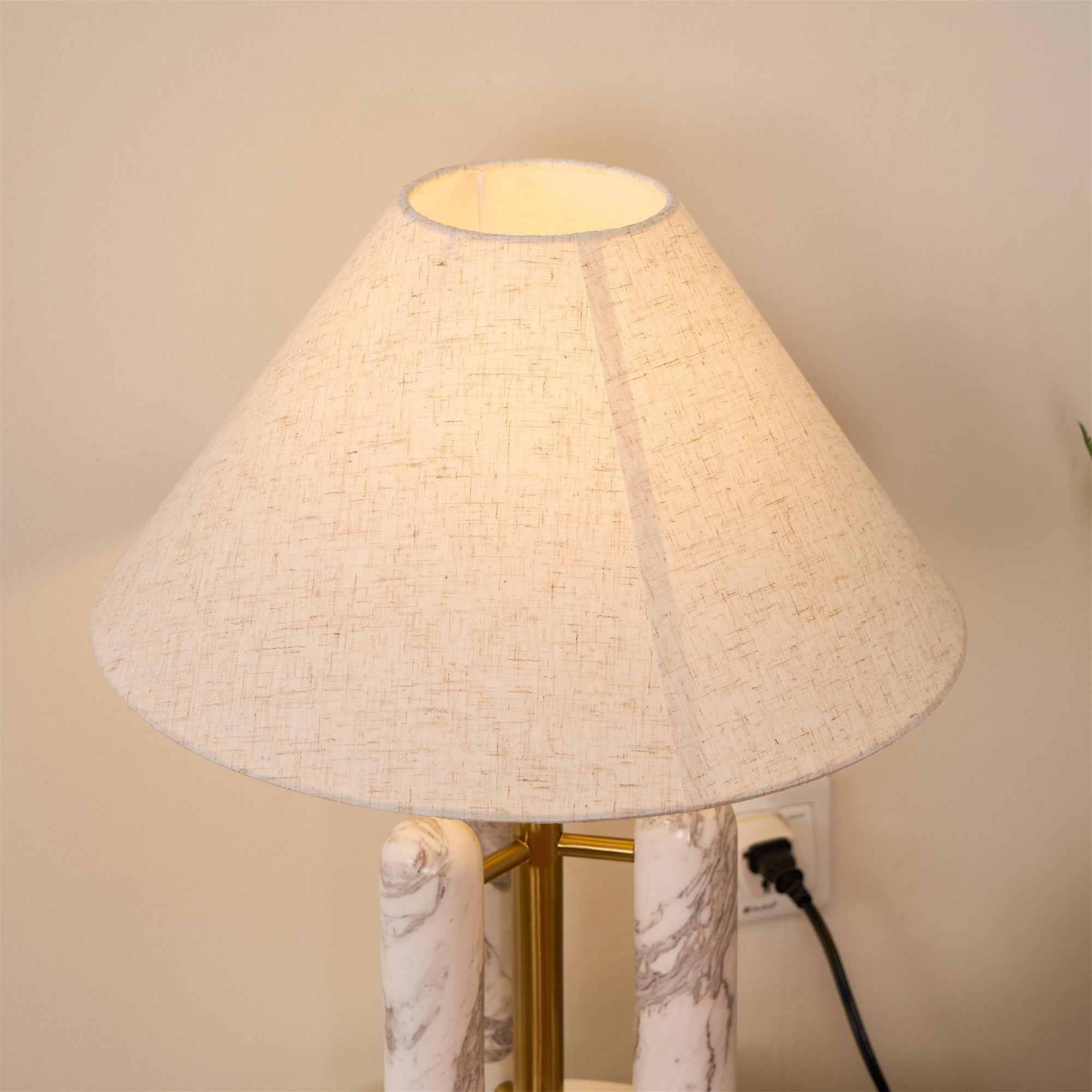 Lloyd Table Lamp - Cueteks