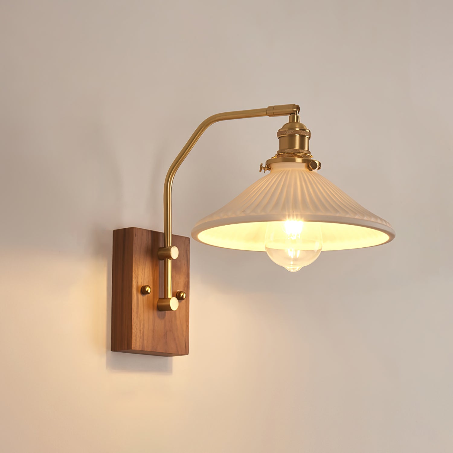 Heritage Walnut Wall Lamp - Cueteks