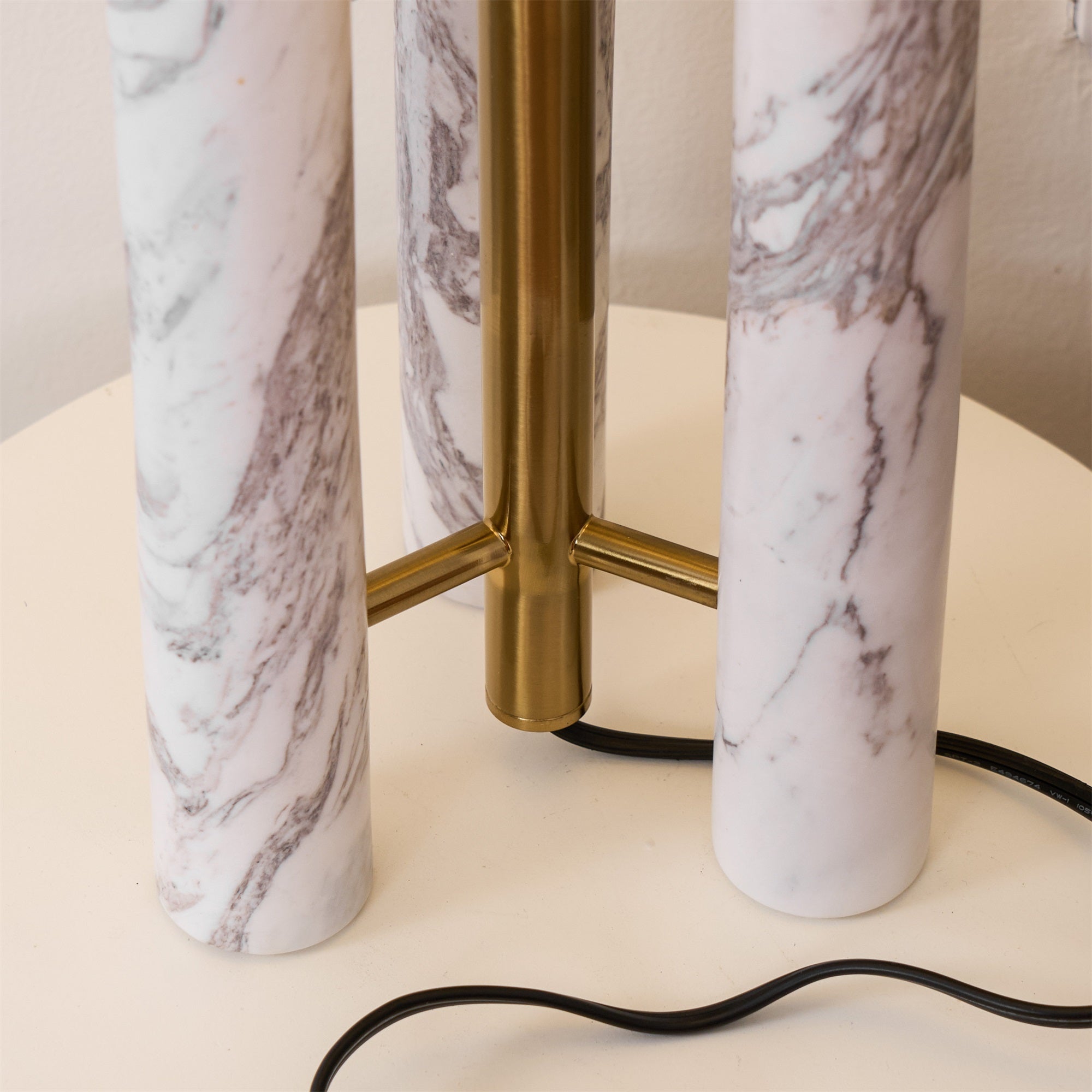 Lloyd Table Lamp - Cueteks
