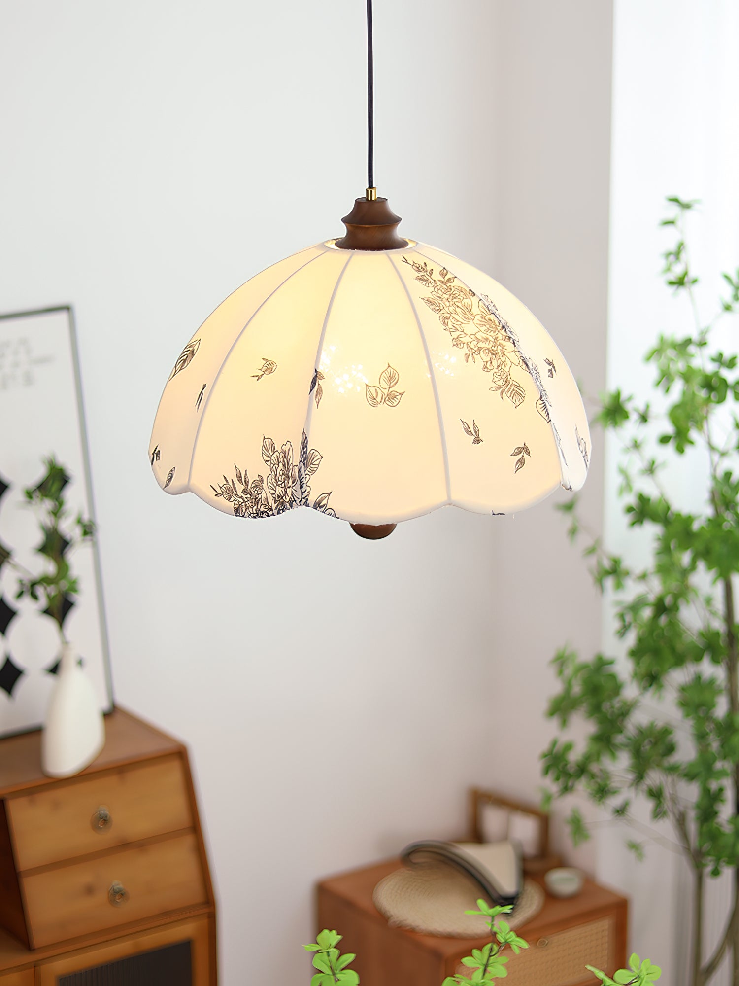 Petal Whisper Pendant Lamp - Cueteks