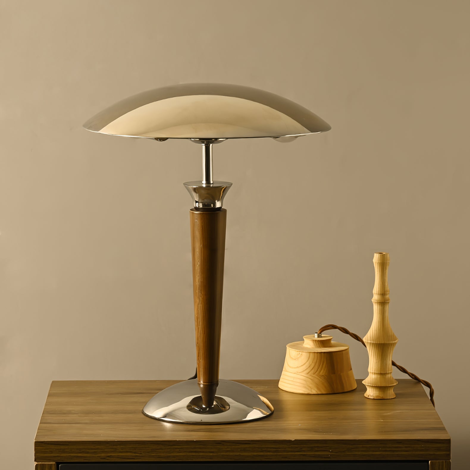 Helmet Table Lamp - Cueteks