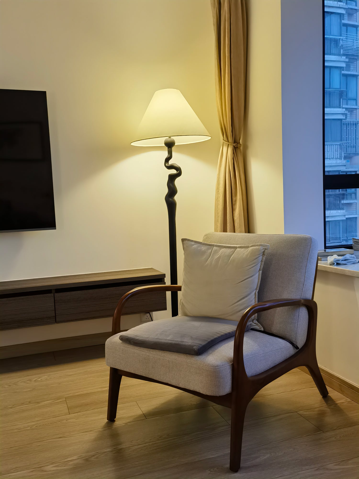 Serpentine Twist Floor Lamp - Cueteks