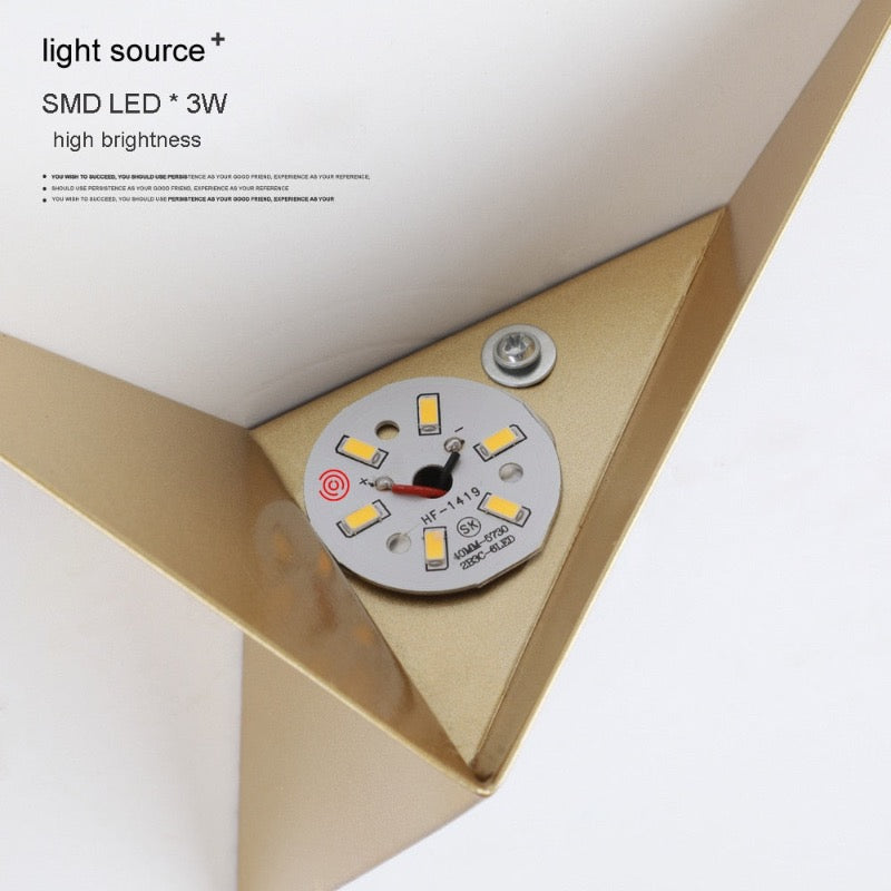 Moderne Minimalistische dreieckige LED-Wandleuchte, Weiß - Cueteks