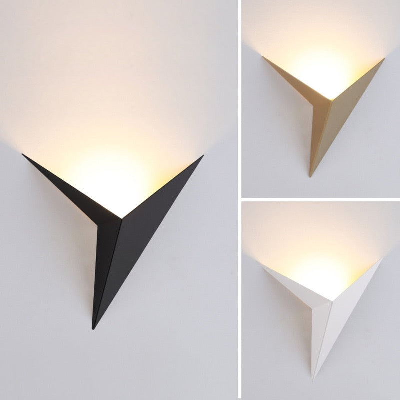 Moderne Minimalistische dreieckige LED-Wandleuchte, Weiß - Cueteks