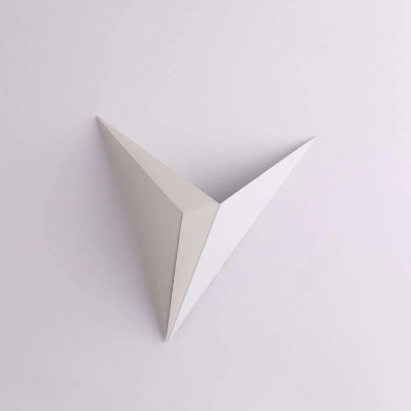 Moderne Minimalistische dreieckige LED-Wandleuchte, Weiß - Cueteks