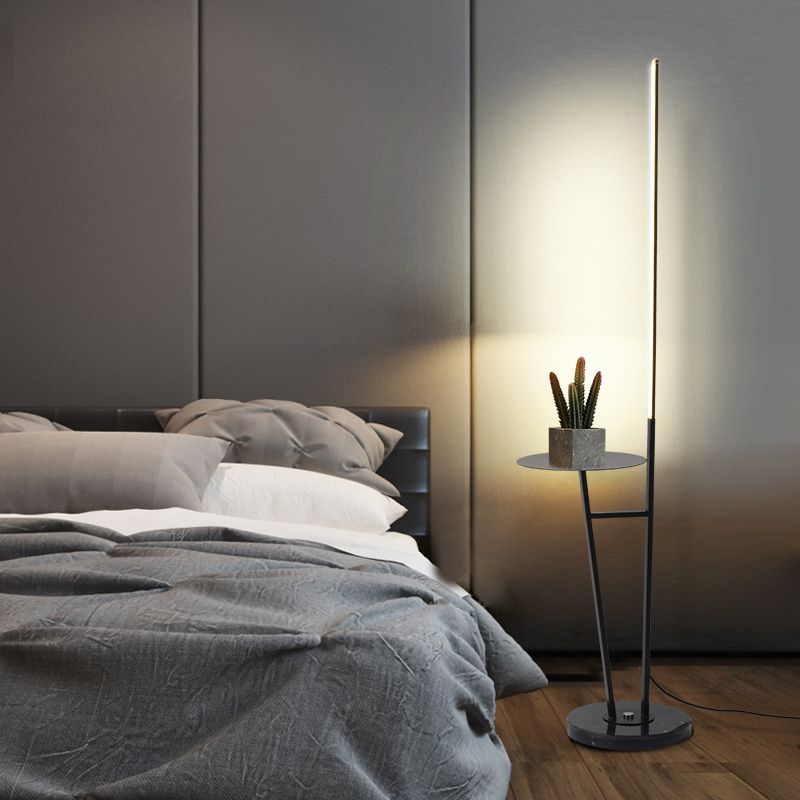 Edge Lineare Stehleuchte mit einem Kleinen Tisch, Metall, 3 Farben, 155CM Lang - Cueteks