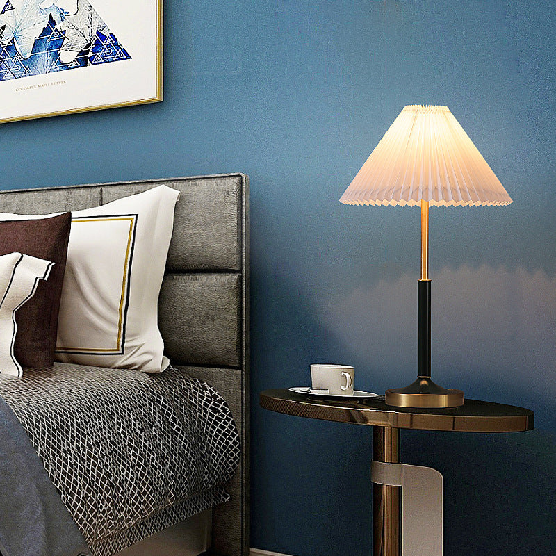 Modern Creative Decoration Table Lamp For Bedroom - Cueteks