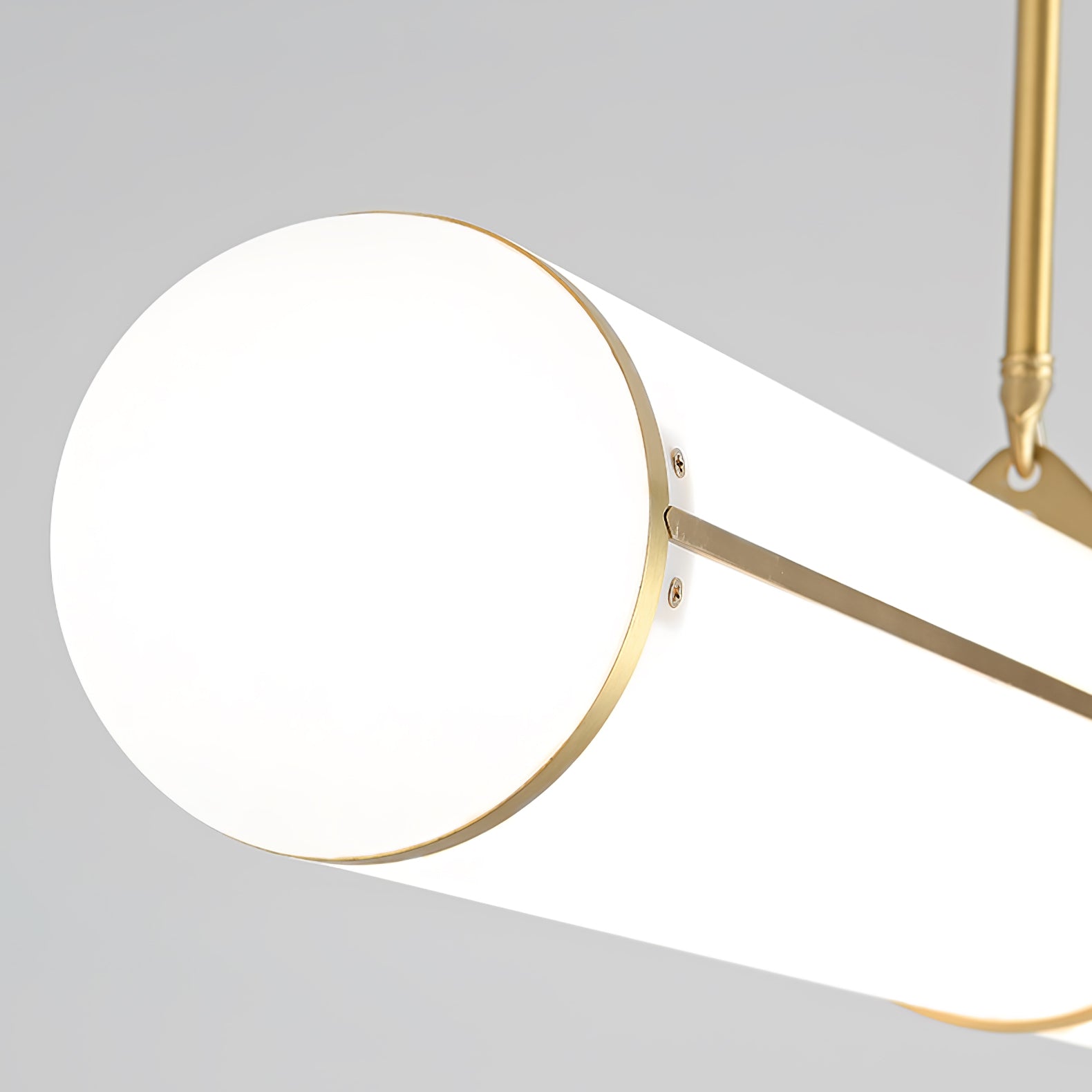 Round diffuser end and Gold rim detail