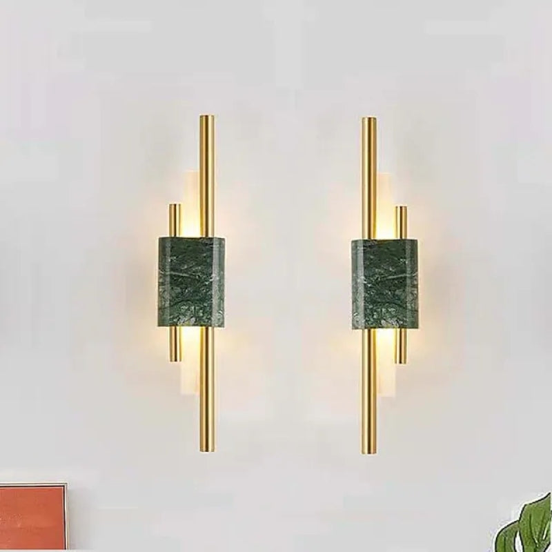Einfache Wandlampe am Bett aus Marmor im Schlafzimmer - Cueteks