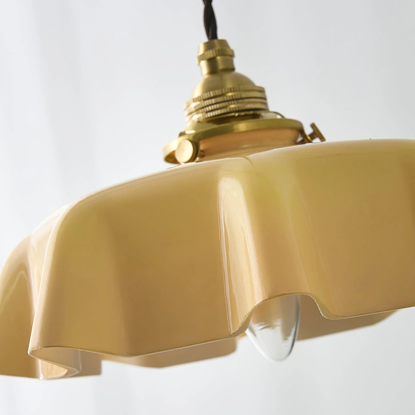 Modern Romantic Small Glass Ribbon Edge Pendant Light For Living Room - Cueteks
