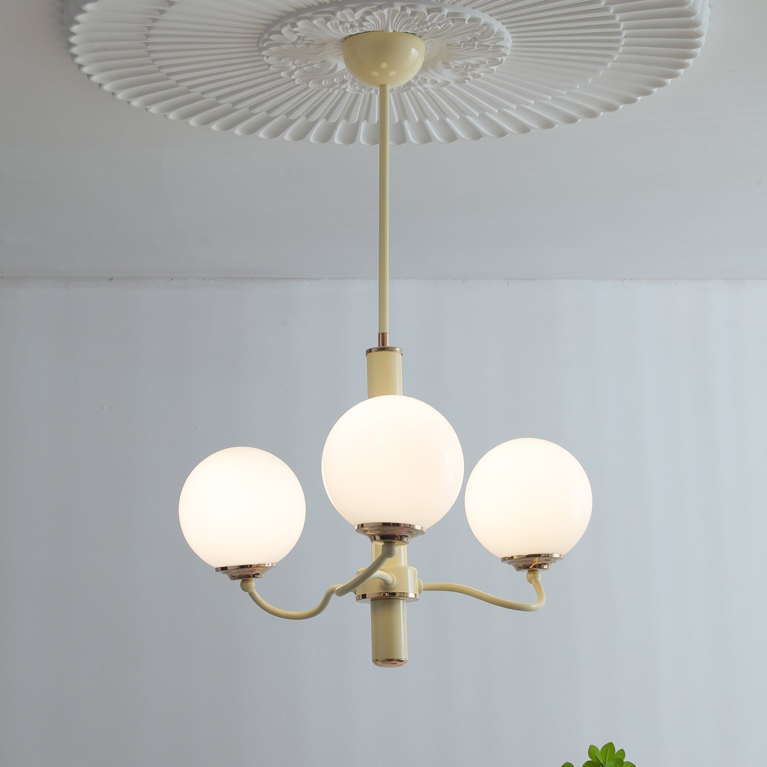 Vinatge White Bubble Globe Chandelier - Cueteks