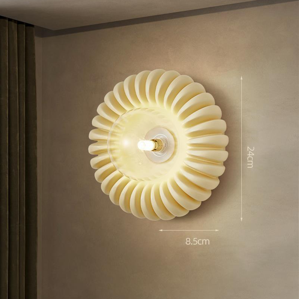 Clear-centred beige fixture illustration with 24 cm vertical span and an 8.5 cm horizontal arrow beneath