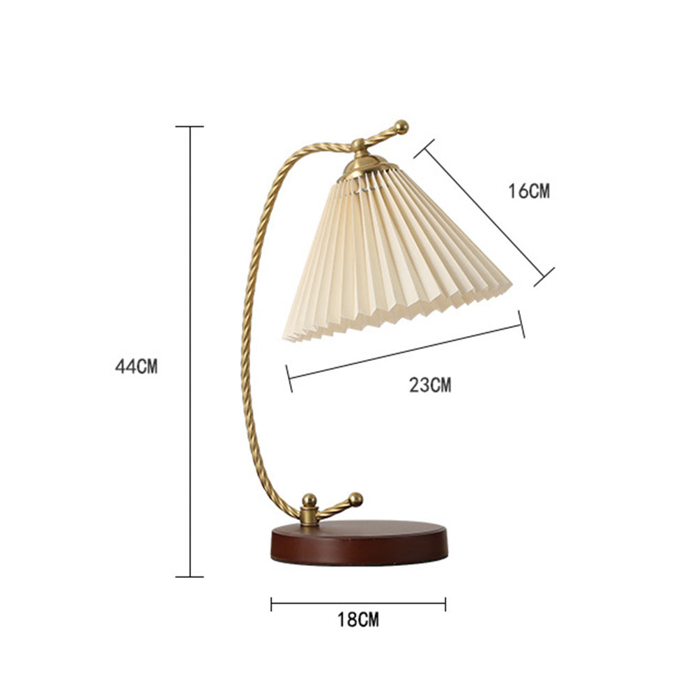 Dotty lamp guide marks 44 cm overall height, 18 cm base width, 23 cm shade span and 16 cm slanted shade edge