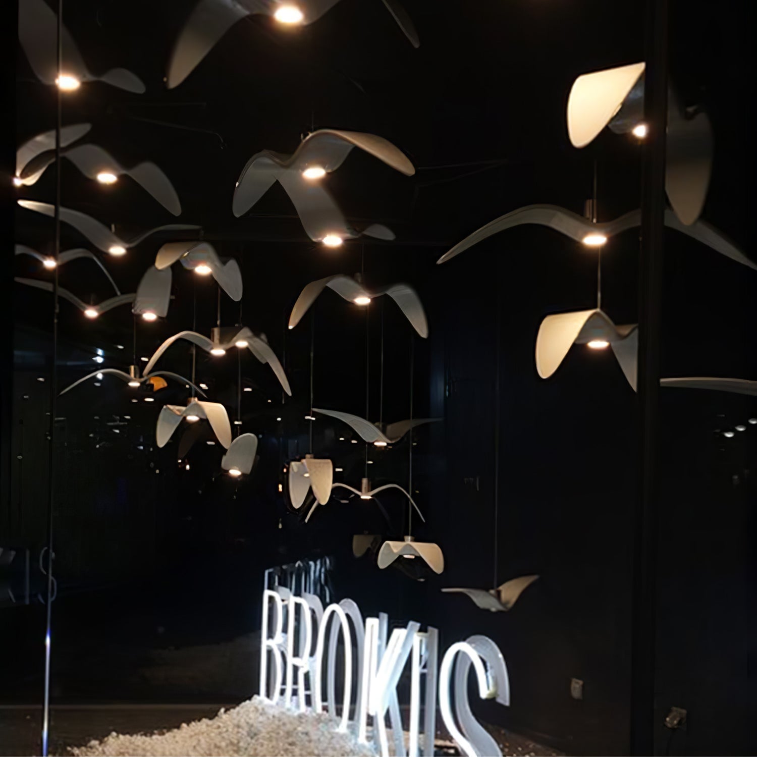 Elegante Seagull Resin Pendelleuchte: Minimalismus trifft modernes Design – Licht in drei Flugphasen! - Cueteks