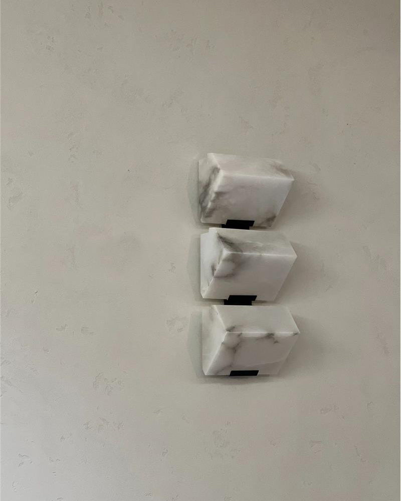 Elegant Alabaster Wall Light - Cueteks