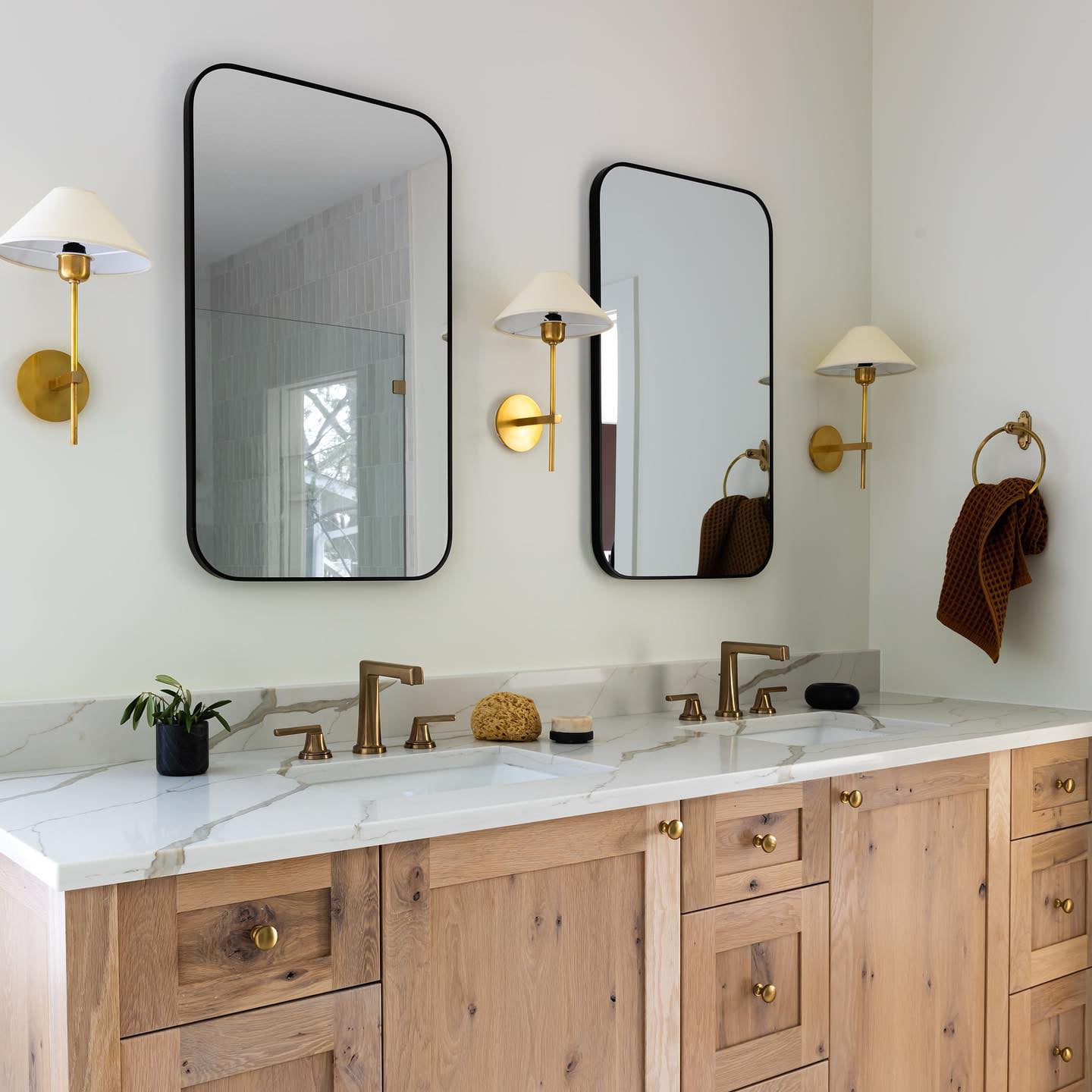 Hackney Single Wall Lamp - Cueteks