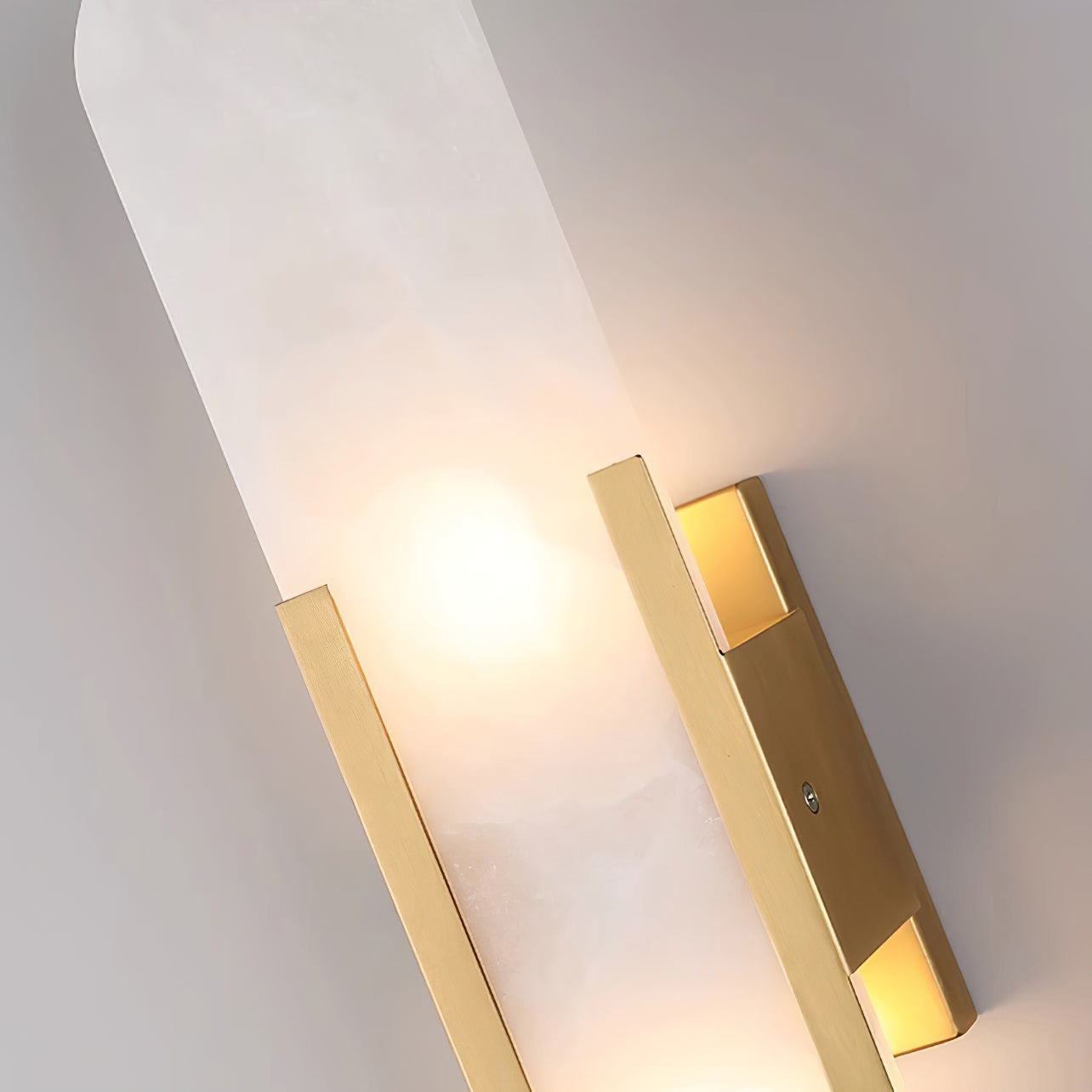 Modern Vertical Alabaster Wall Sconce - Cueteks