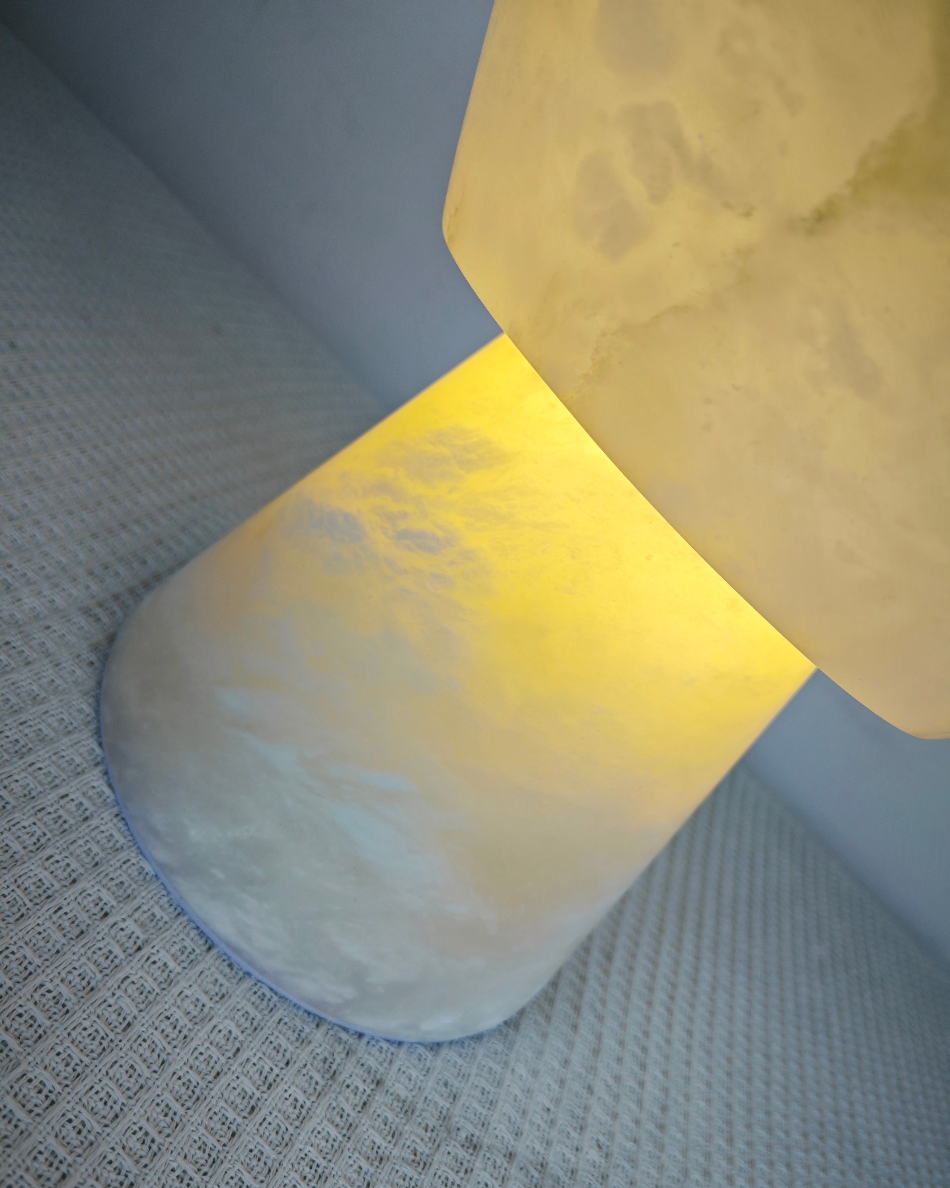 Conical Alabaster Table Lamp - Cueteks