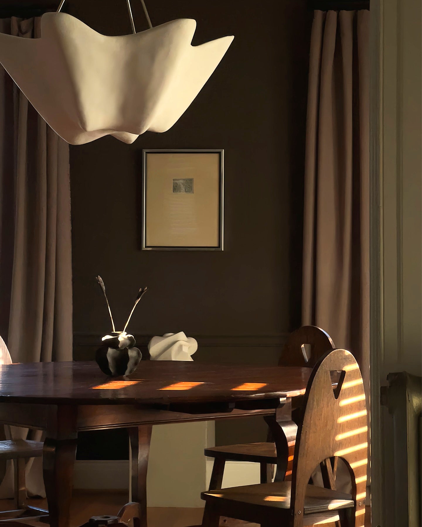 Illuminated sculptural Cosima bowl above a dining table