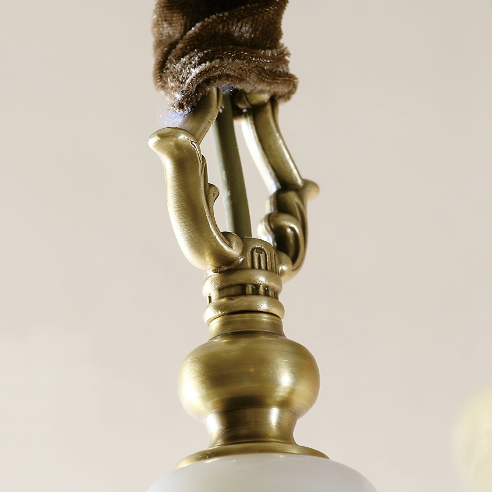 Classical carved candle chandelier - Cueteks