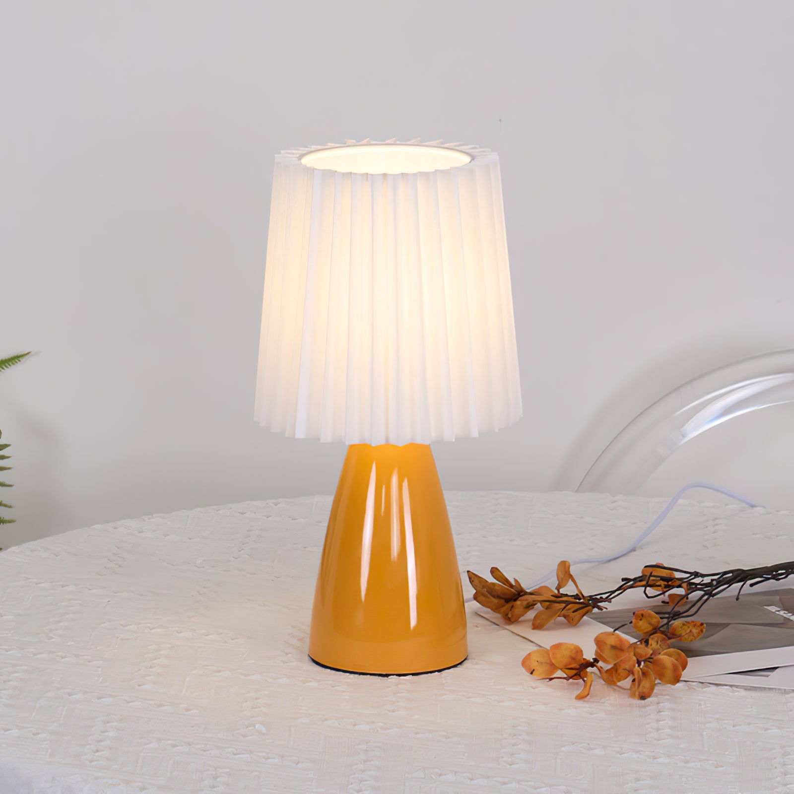 Amber Glow Pleated Shade Table Lamp - Cueteks