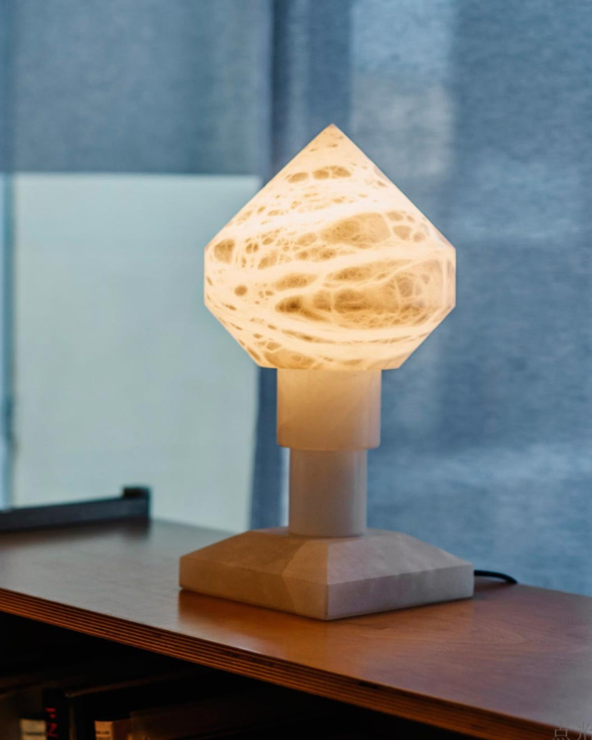 Alabaster Pyramid Table Light - Cueteks