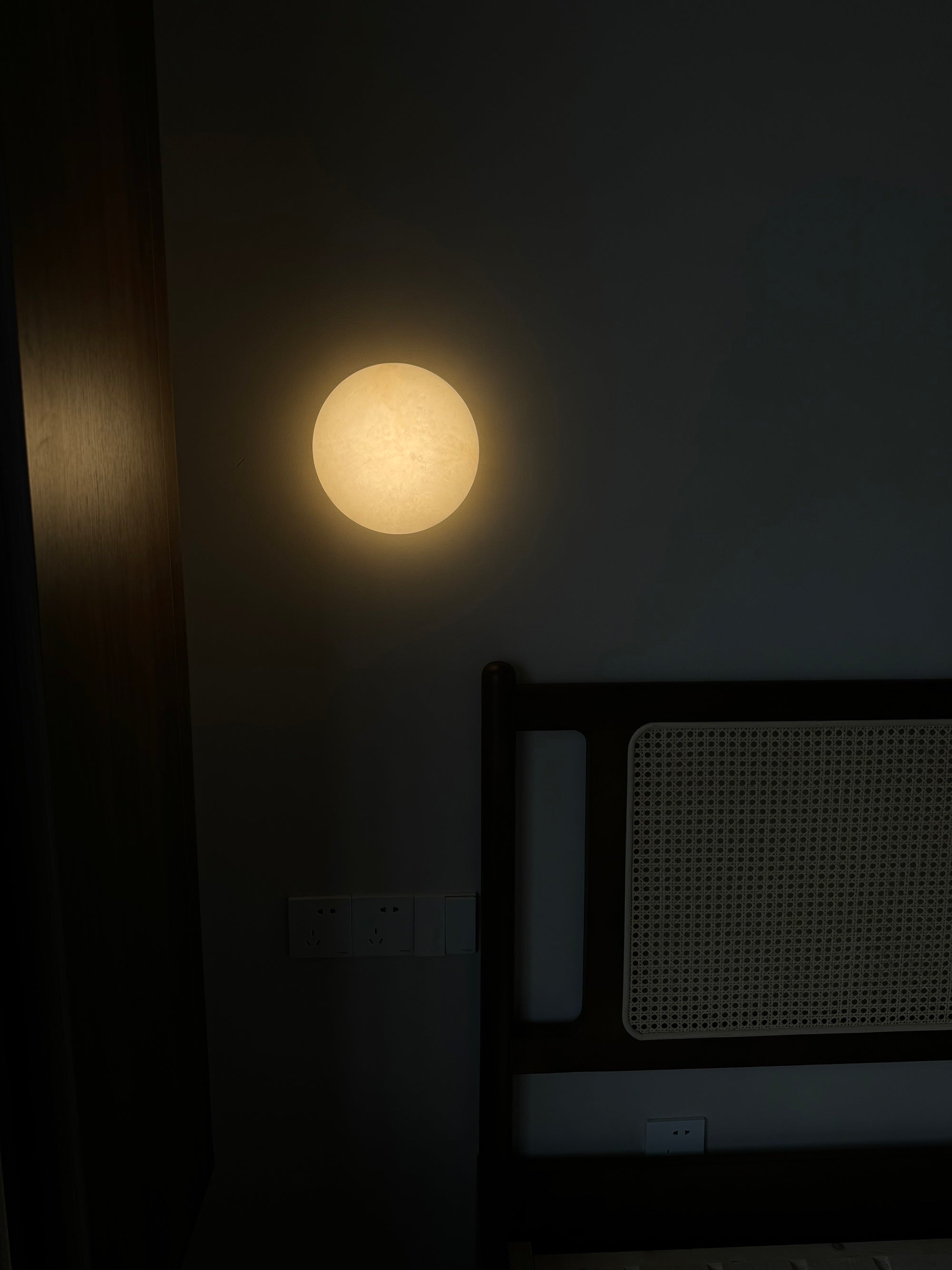 Lunar Glow Alabaster Wall Light - Cueteks