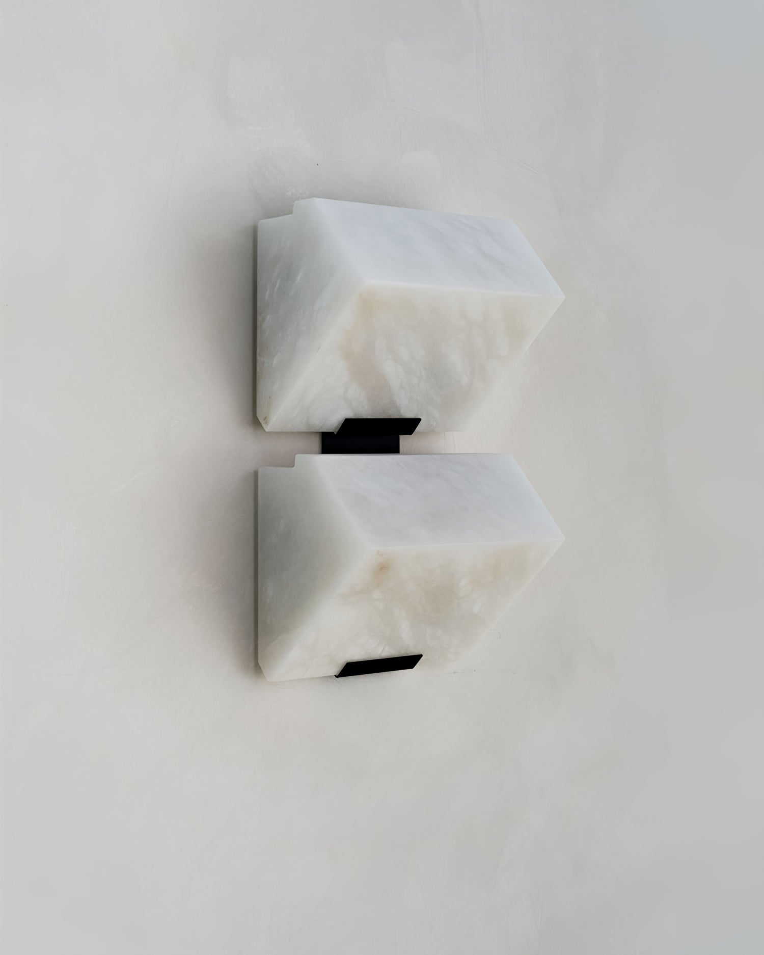 Elegant Alabaster Wall Light - Cueteks