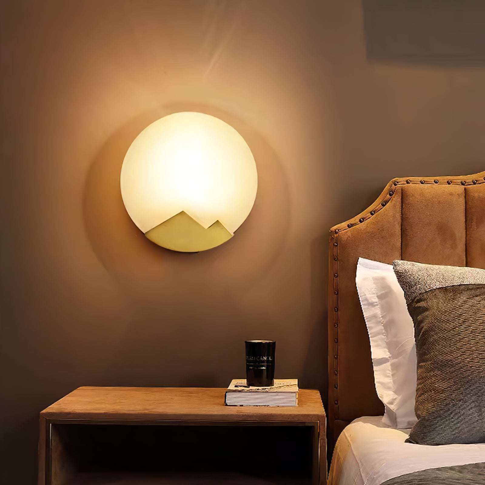 Brass and Alabaster Round Wall Light - Cueteks