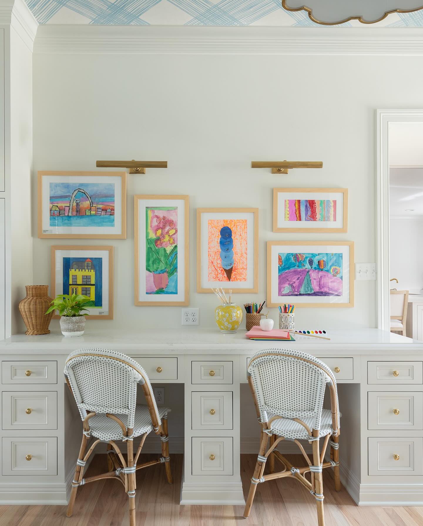 Chapman & Meyers Kenyon Wall Light - Cueteks