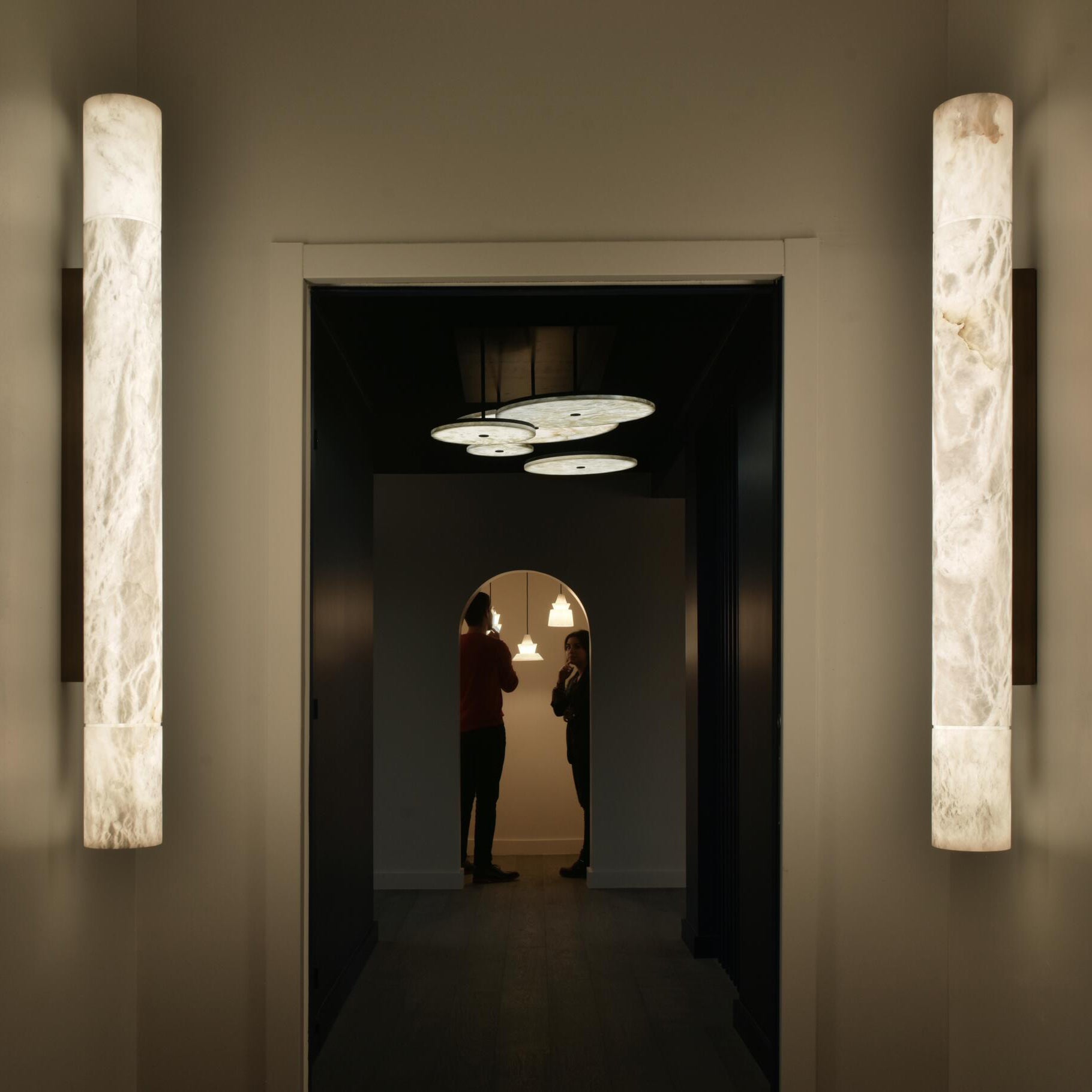 Vertical Alabaster Wall Lamp - Cueteks