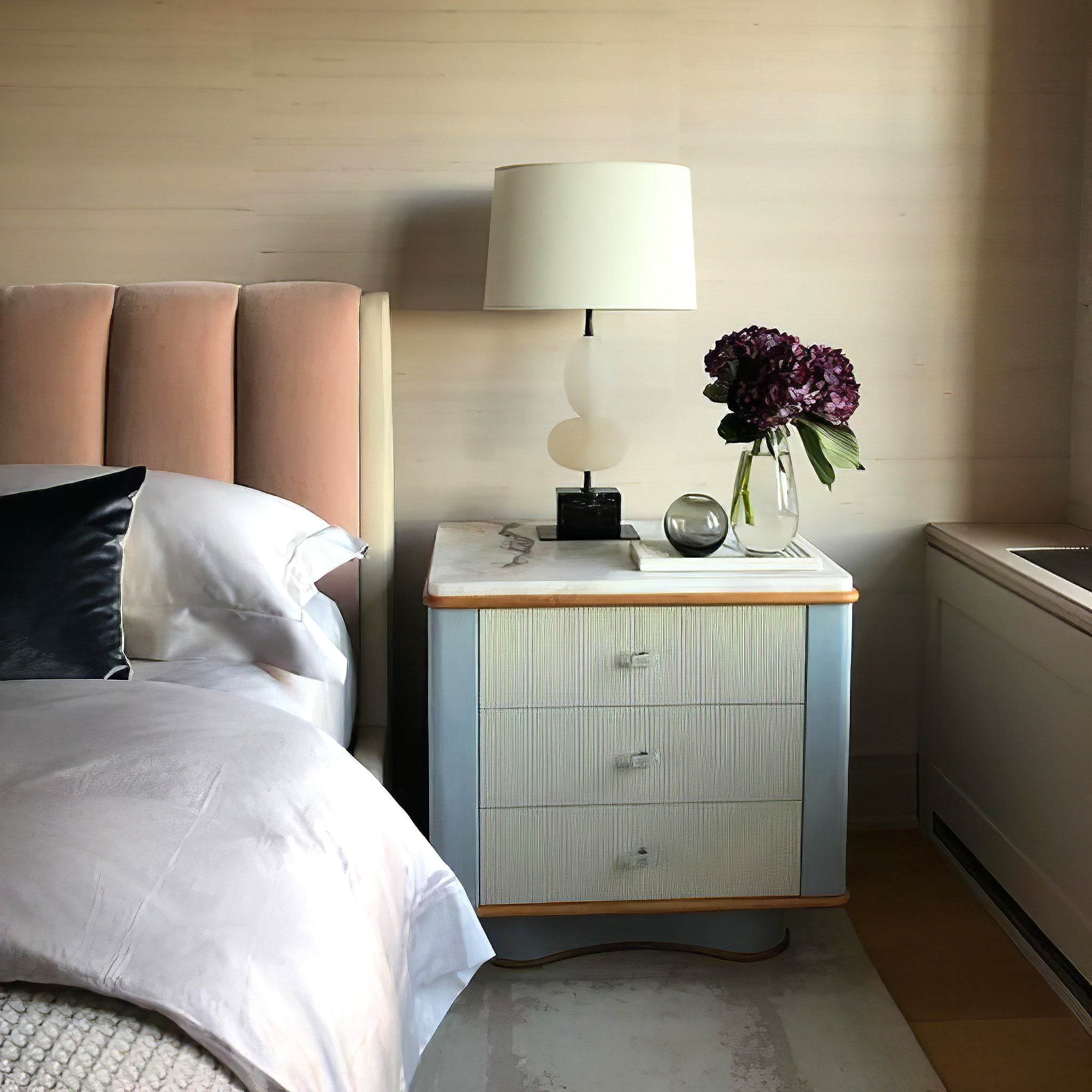 Dani Medium Table Lamp - Cueteks