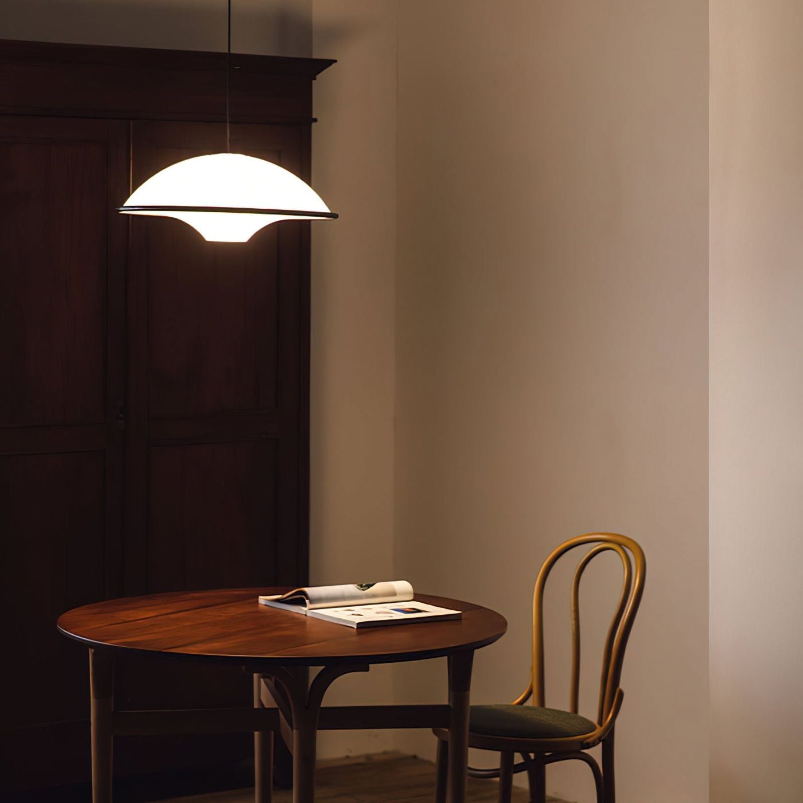 Acrylic Fontana Black Pendant Light - Cueteks