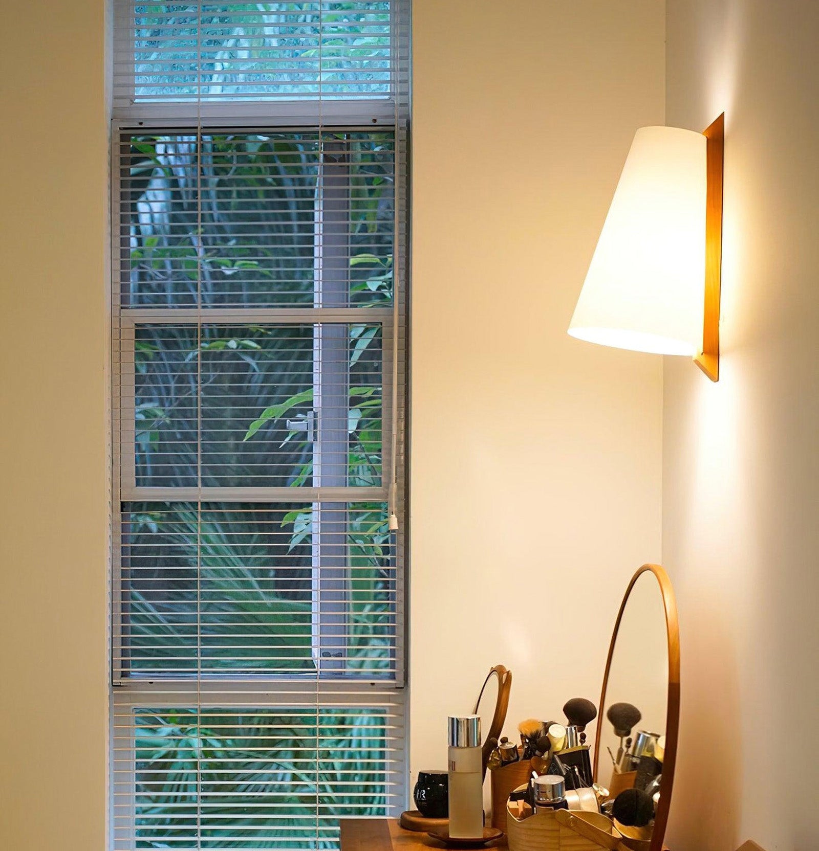 Lupe Wooden Wall Light - Cueteks