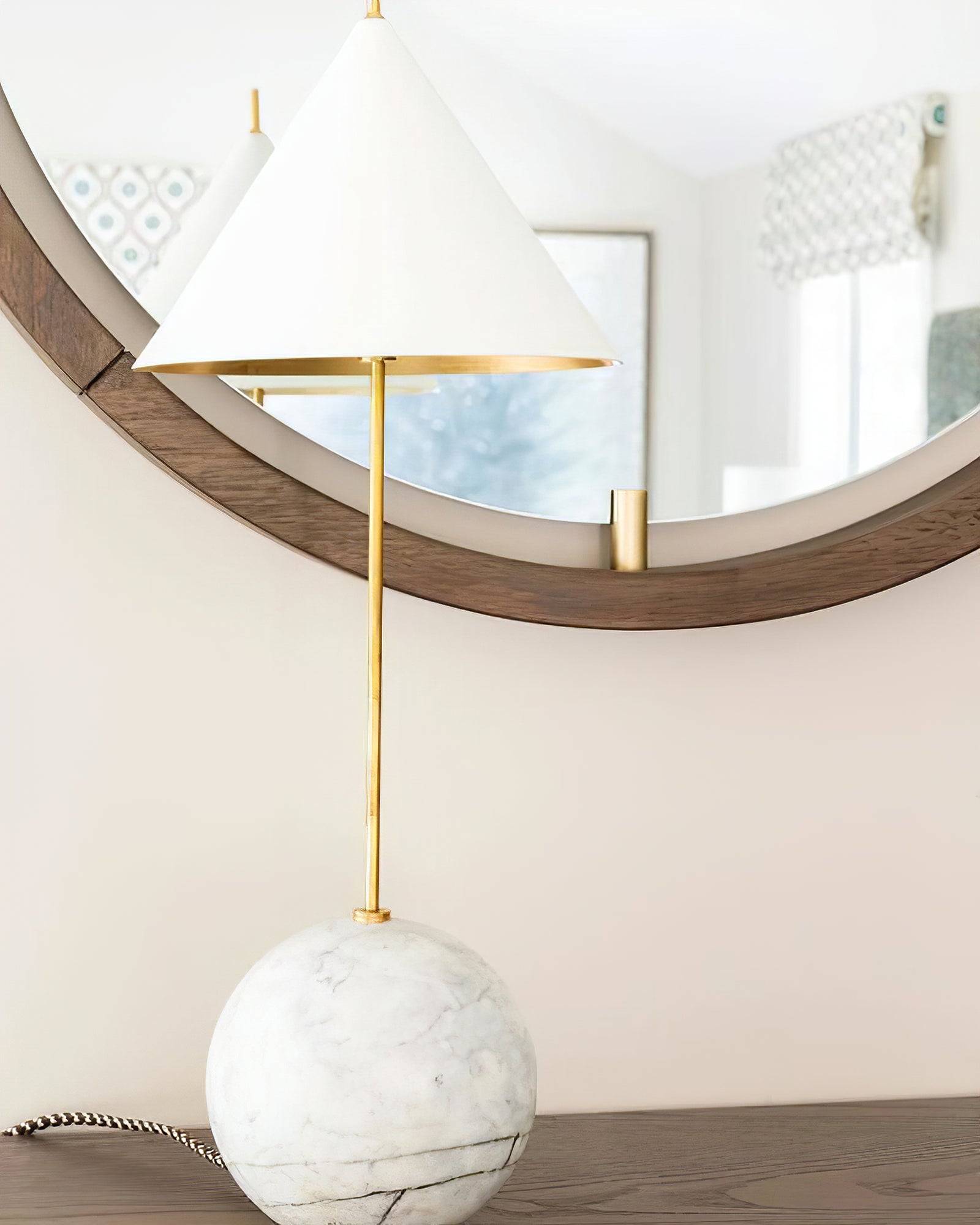 Cleo Orb Base Table Lamp - Cueteks