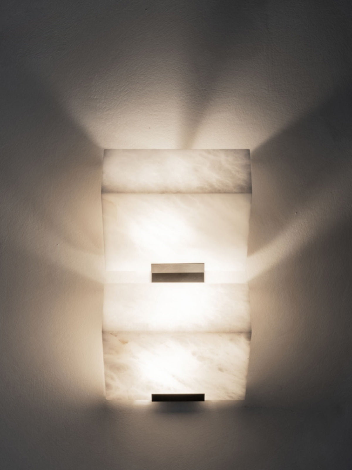 Elegant Alabaster Wall Light - Cueteks