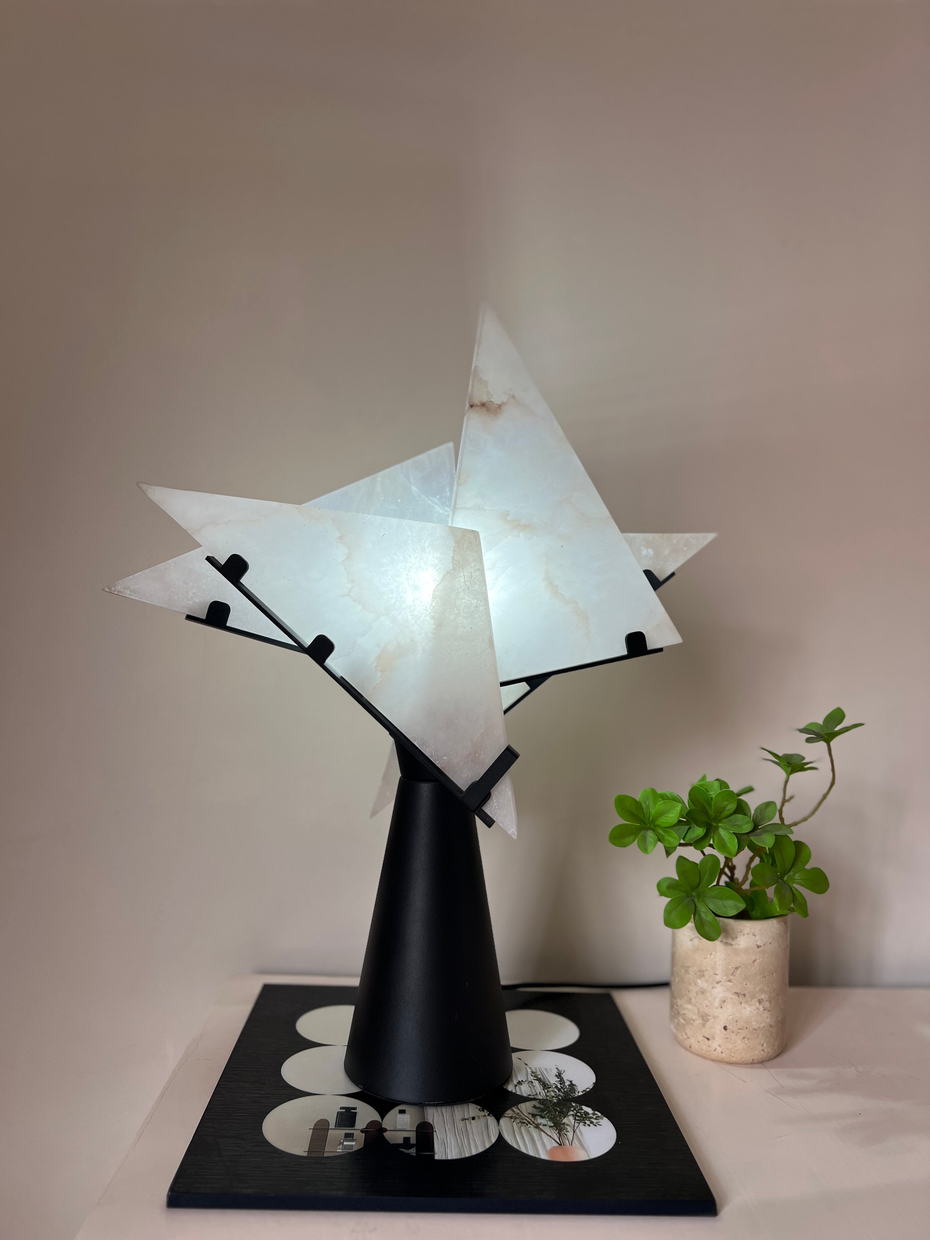 Abstract Alabaster Table Lamp - Cueteks
