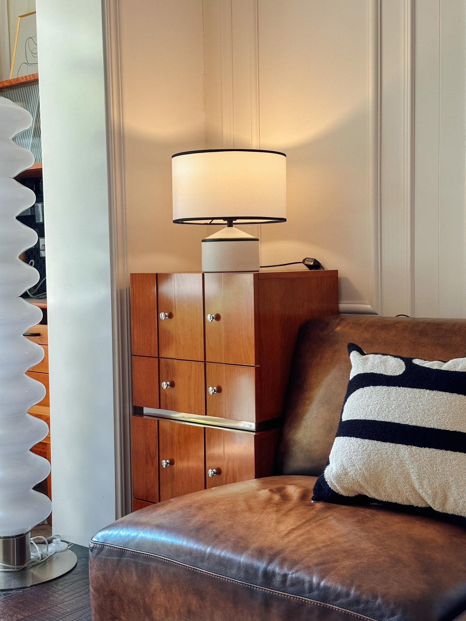 Cyls Minimalist Drum Shade Table Lamp - Cueteks