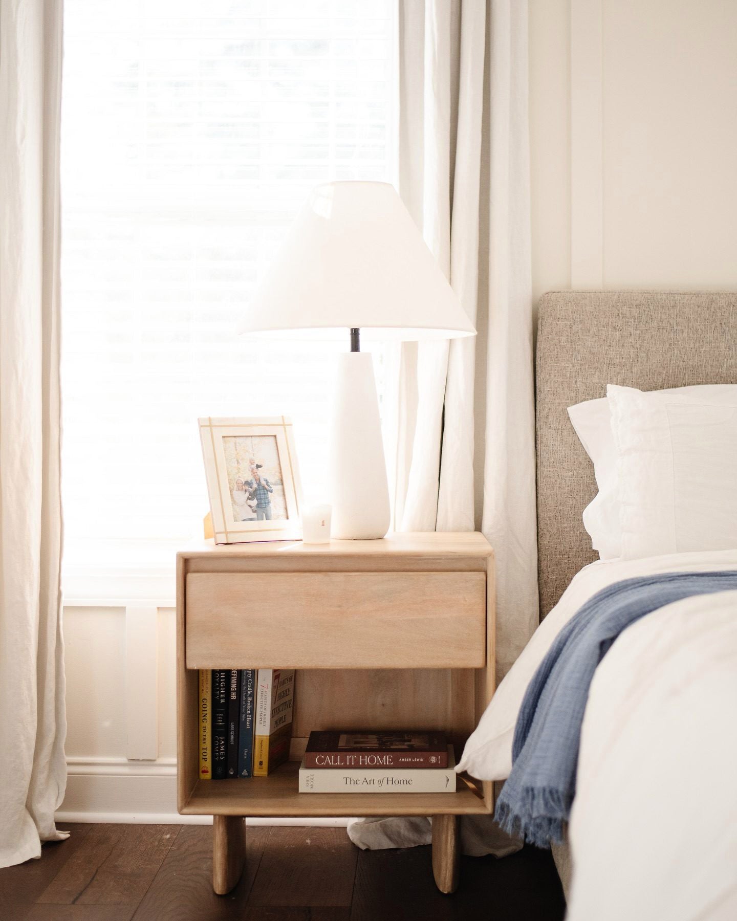 Kara Mann Polar Cement Table Lamp - Cueteks