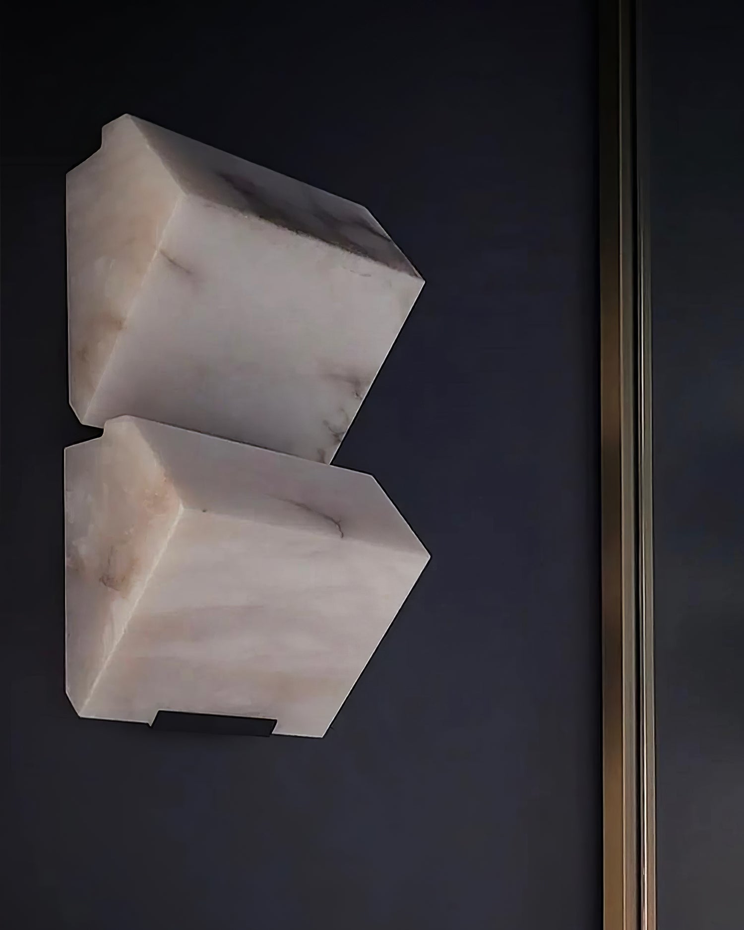 Elegant Alabaster Wall Light - Cueteks