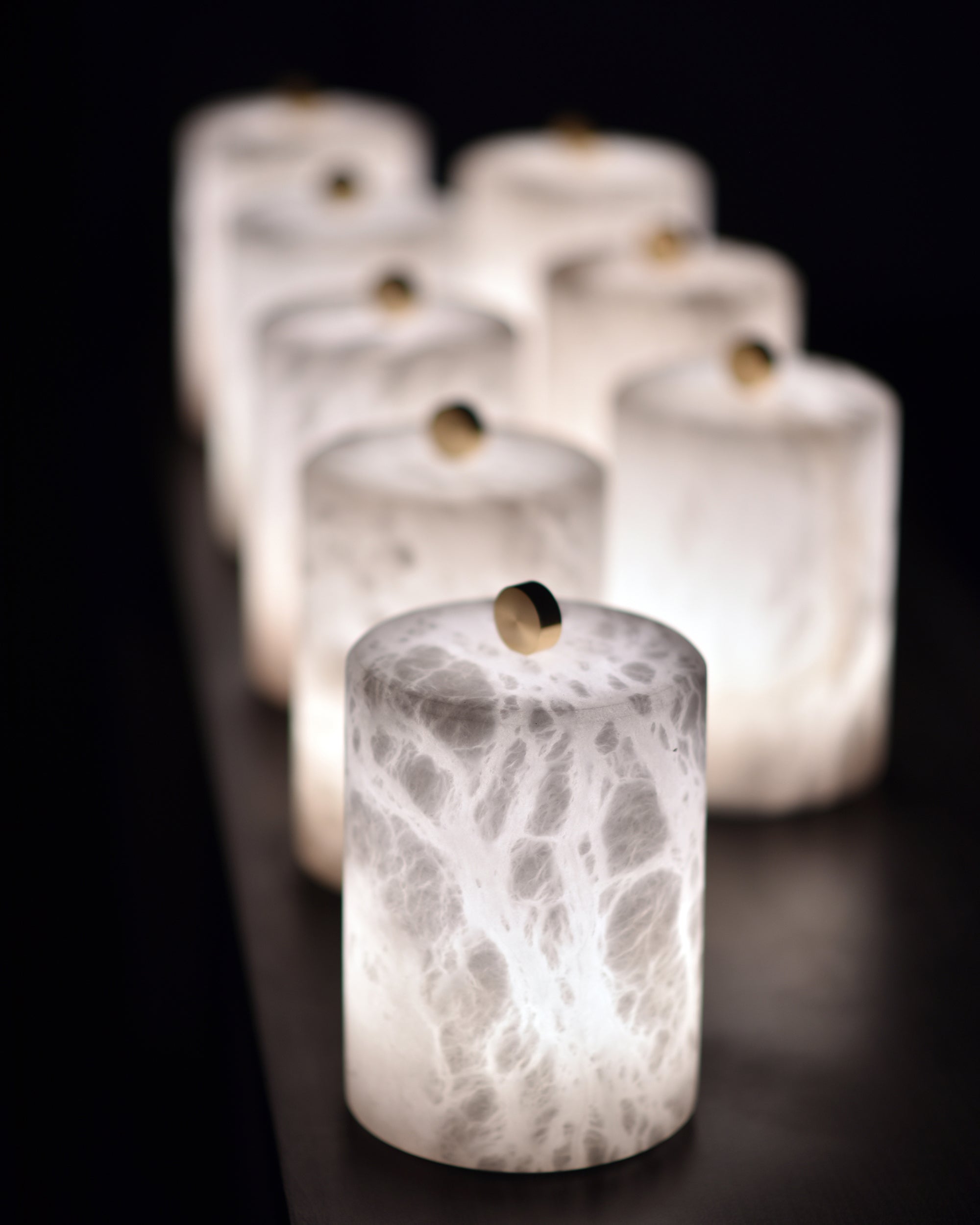 Cylindrical Alabaster Table Lamp - Cueteks