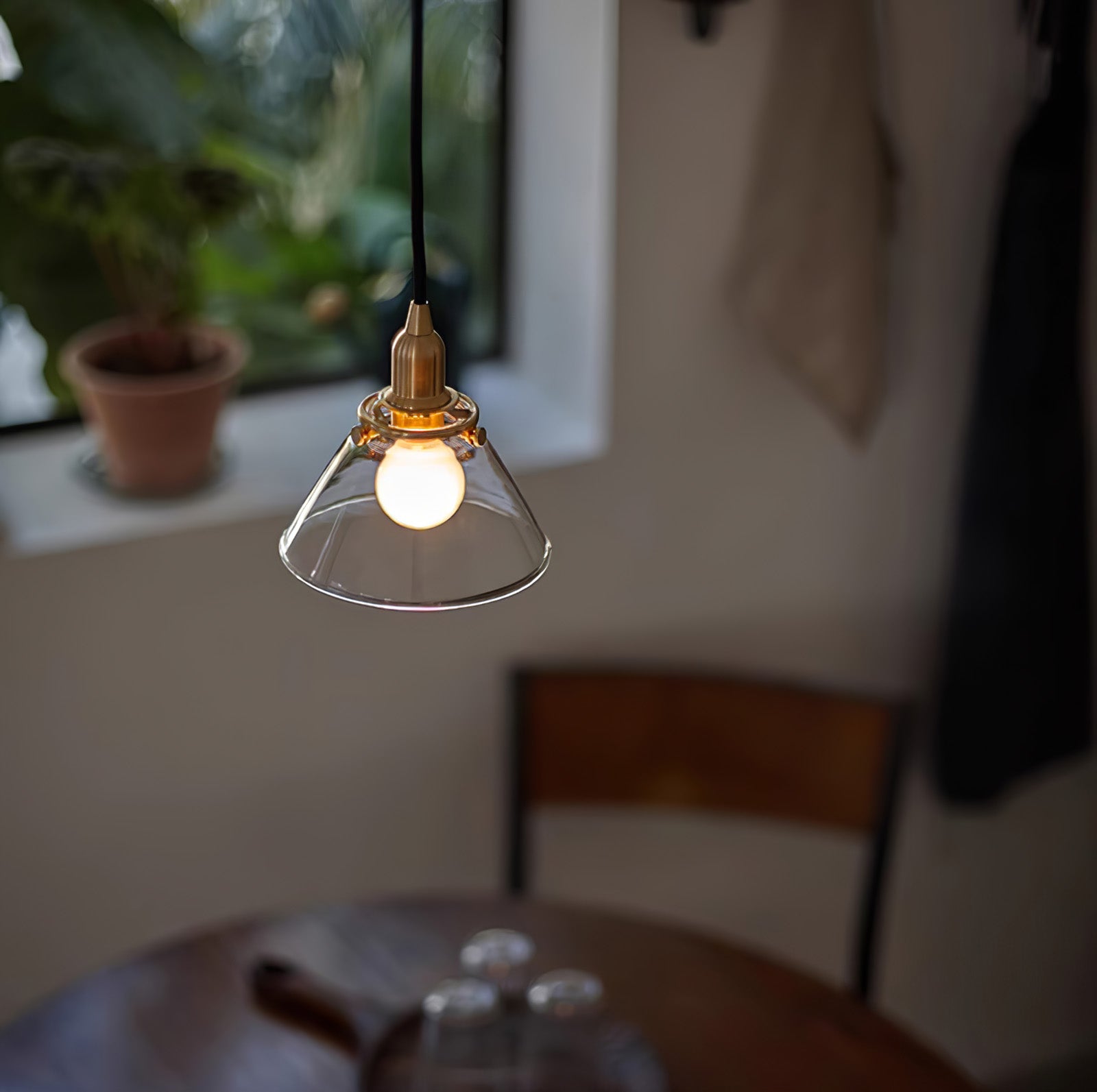 Minimalist Cone Shaped Glass Pendant Lamp - Cueteks