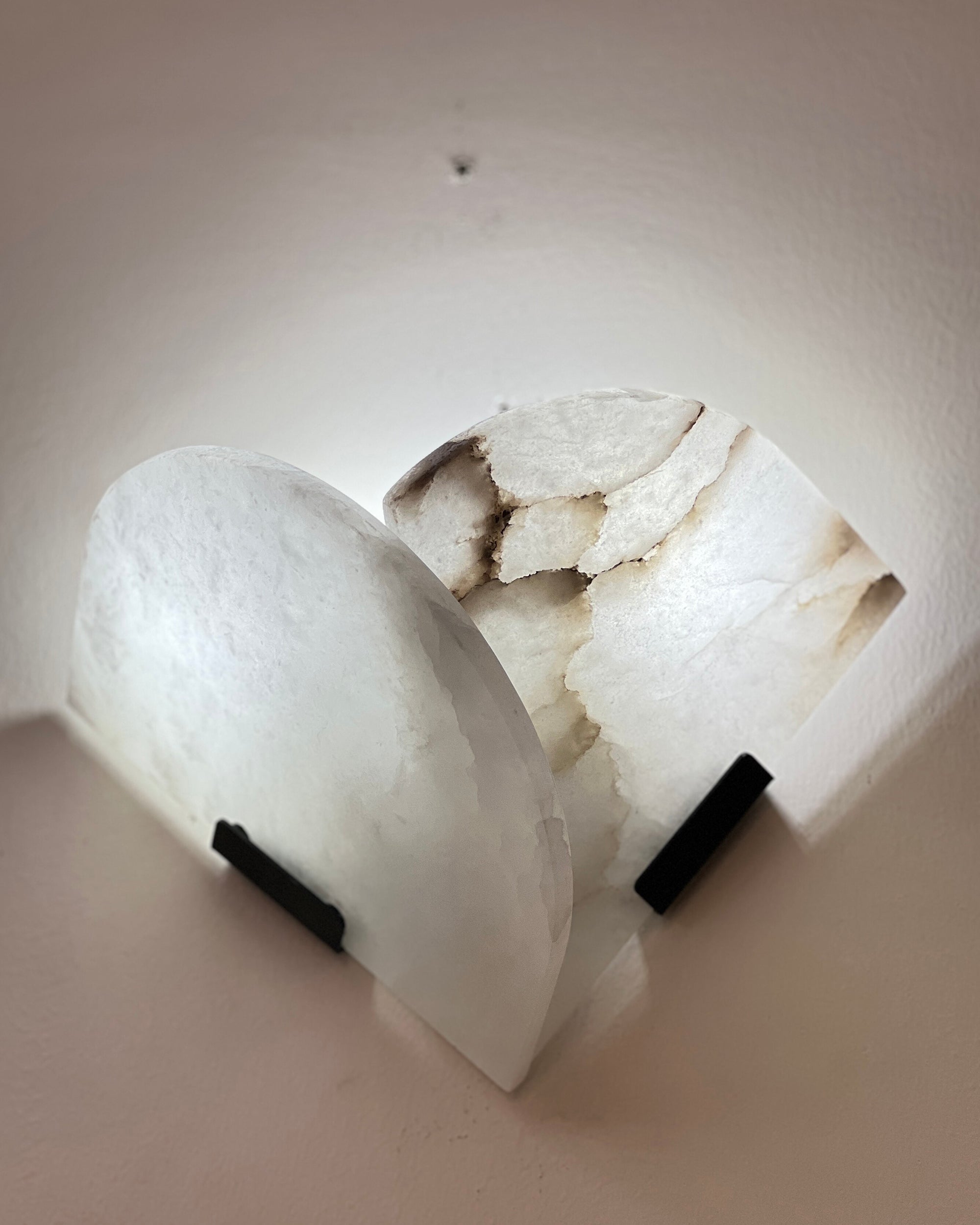 Fan-Shaped Alabaster Wall Light - Cueteks