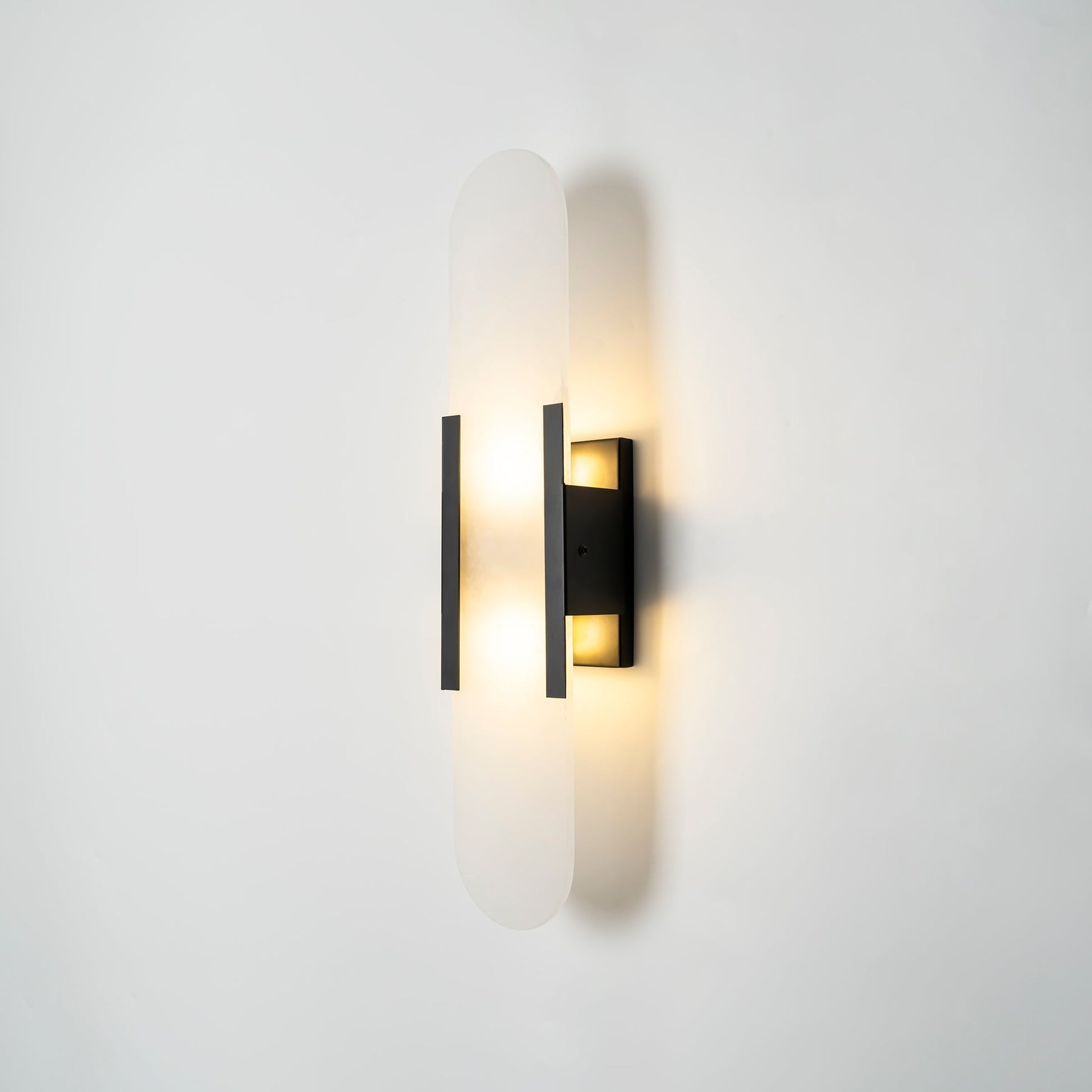 Modern Vertical Alabaster Wall Sconce - Cueteks