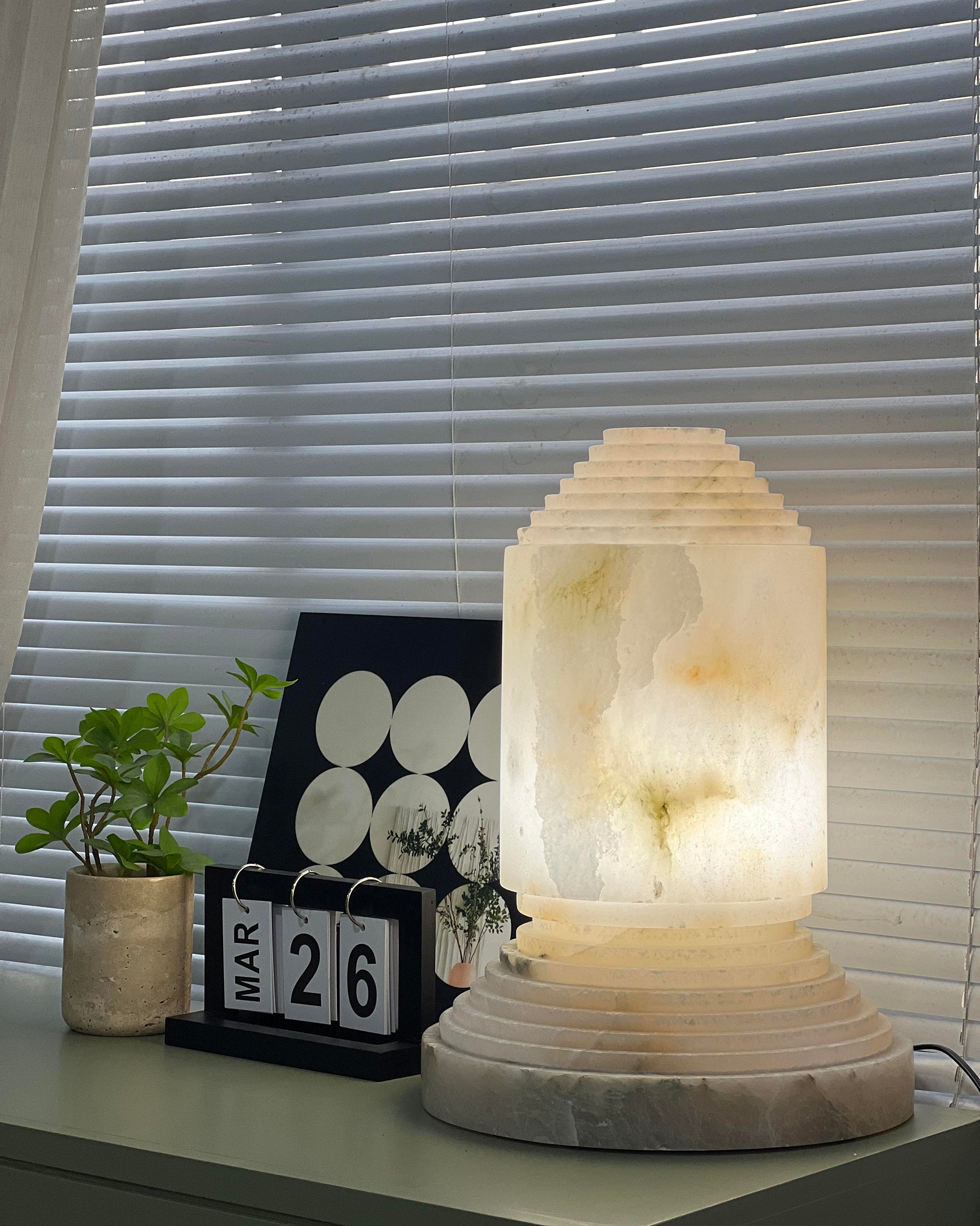 Alabaster Pyramid Table Light - Cueteks