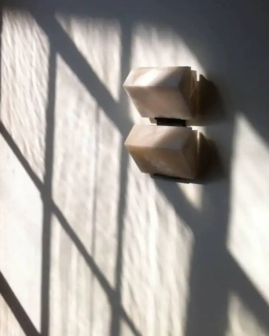 Elegant Alabaster Wall Light - Cueteks