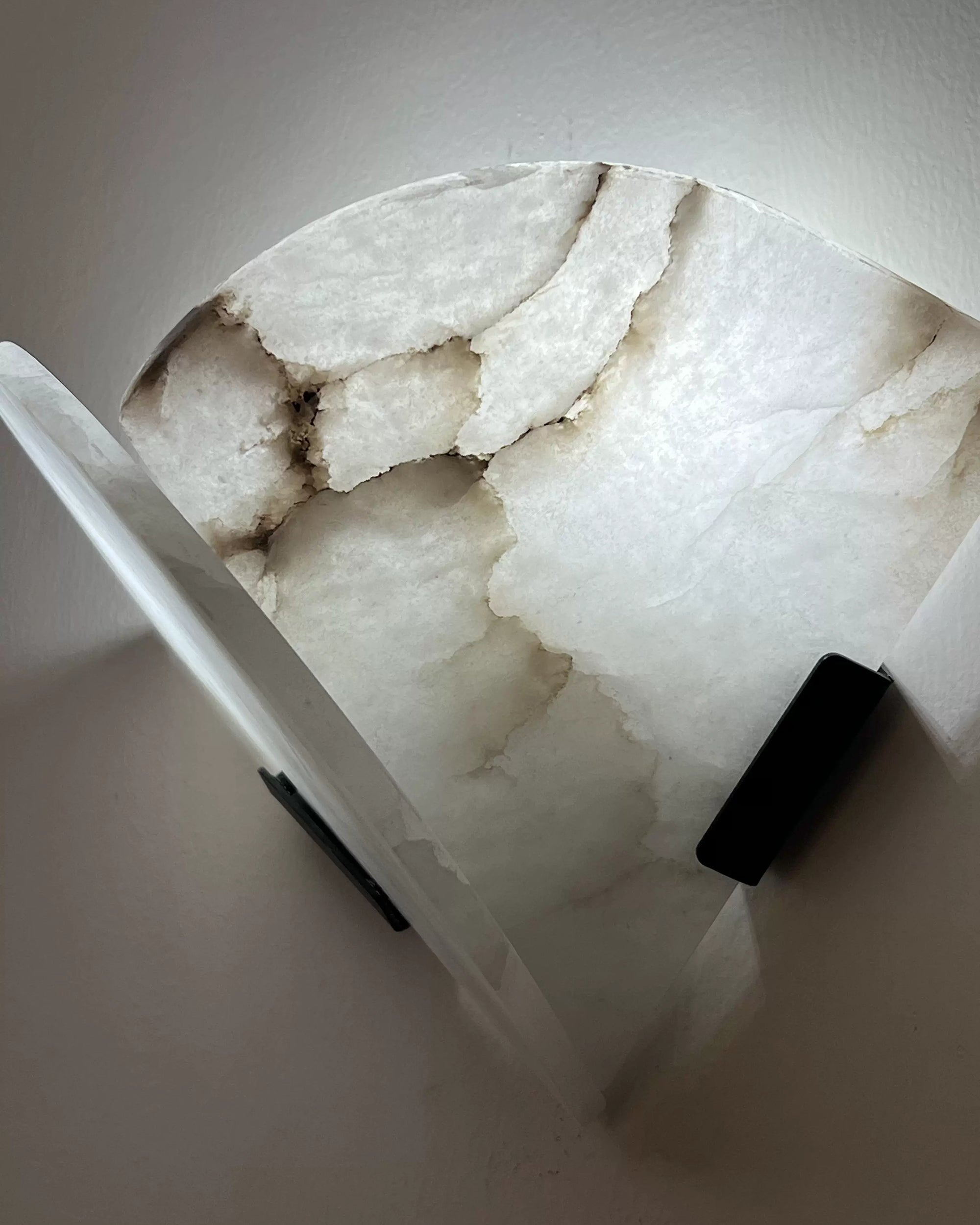 Fan-Shaped Alabaster Wall Light - Cueteks