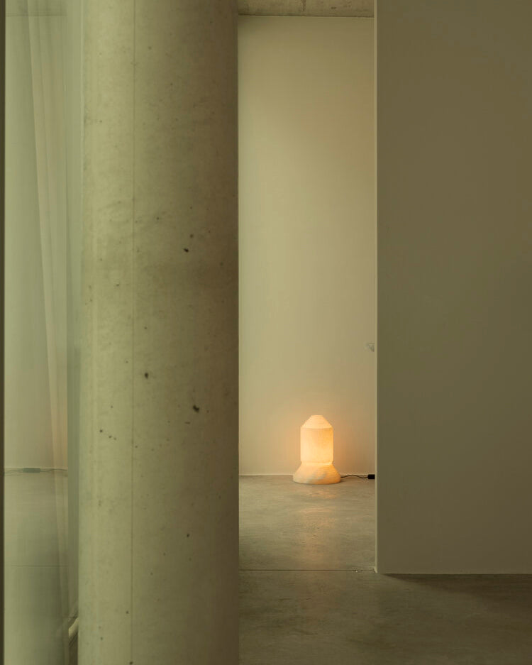Alabaster Pyramid Table Light - Cueteks